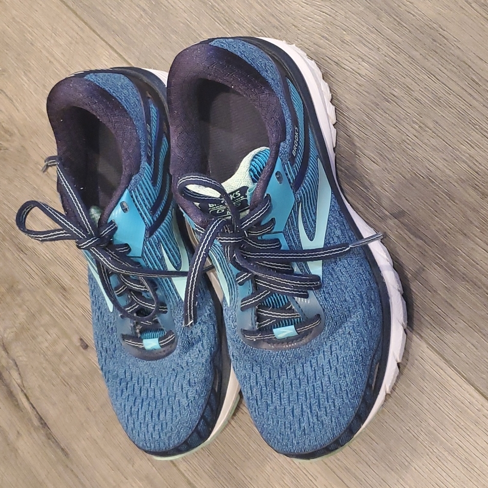 Womens Brooks Running Shoes 6